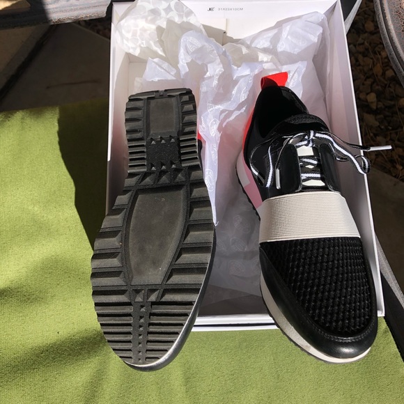 Steve Madden activewear shoes. Size 9. Worn once with original box. - Picture 3 of 4